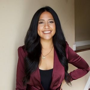 Meet your Posher, Laura